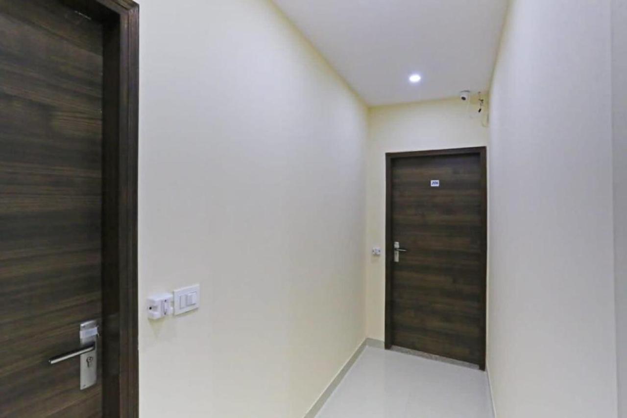 Hotel Mannat Bhera Enclave Yeni Delhi Dış mekan fotoğraf